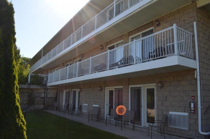 Bruce Anchor Motel, Cottages, Villas&Cabins Tobermory Esterno foto