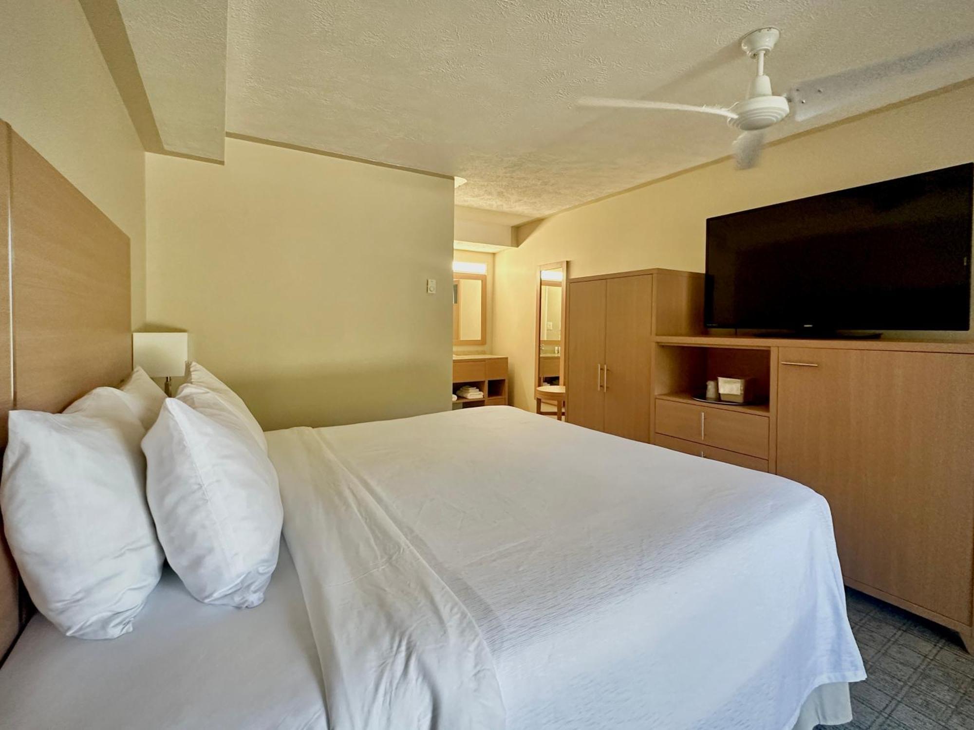 Bruce Anchor Motel, Cottages, Villas&Cabins Tobermory Esterno foto